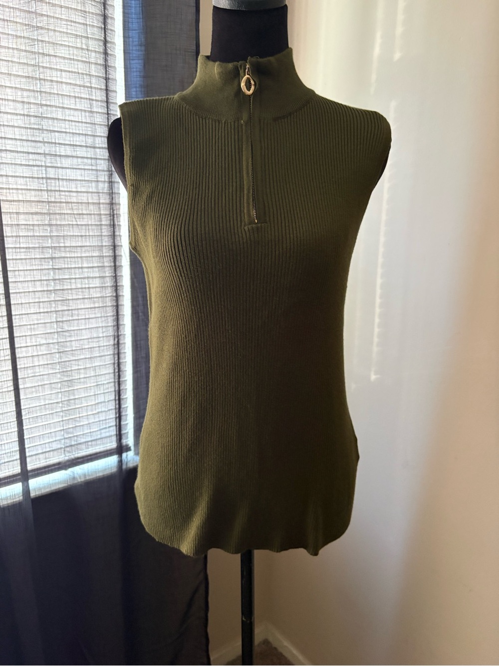 Sleeveless Ribbed Mock Neck Zip Tank Top - Olive